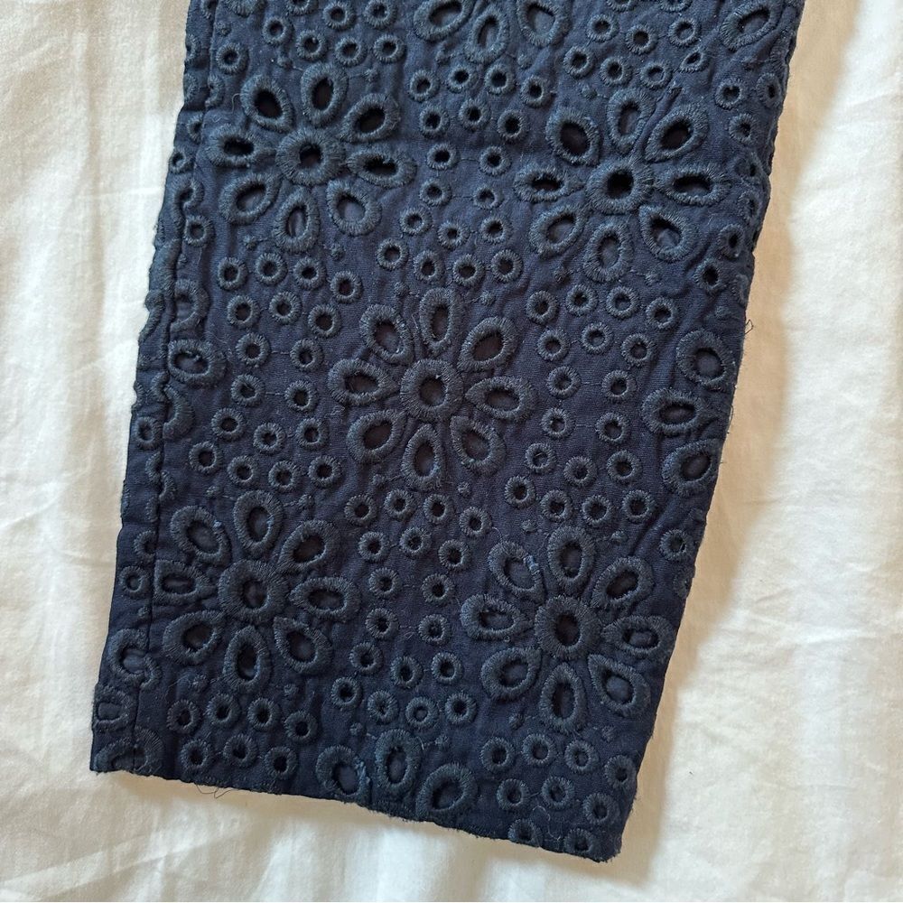 J. Crew Cafe Capri in Daisy Eyelet Size 4 GUC - Picture 7 of 7